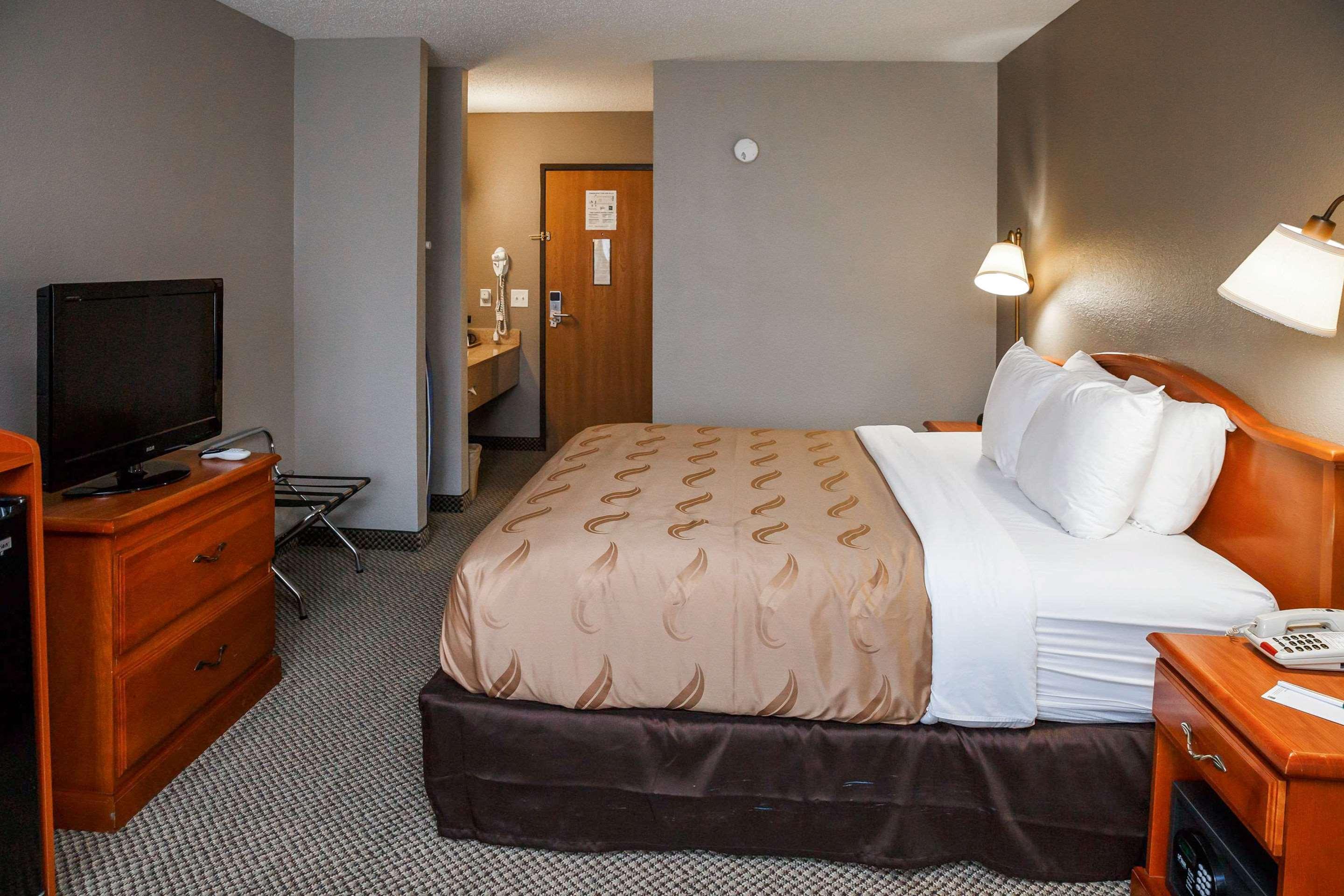 Quality Inn Burlington Near Hwy 34 Екстер'єр фото