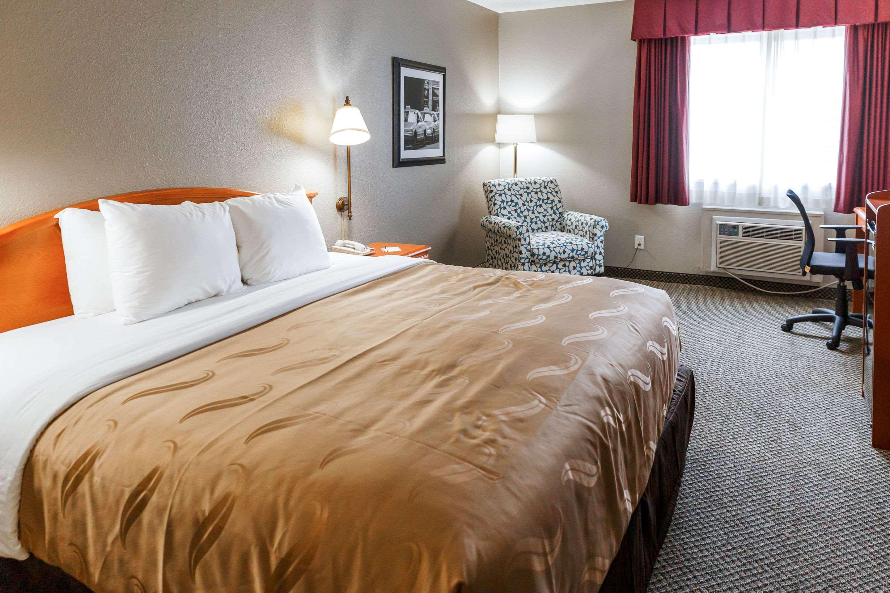 Quality Inn Burlington Near Hwy 34 Екстер'єр фото