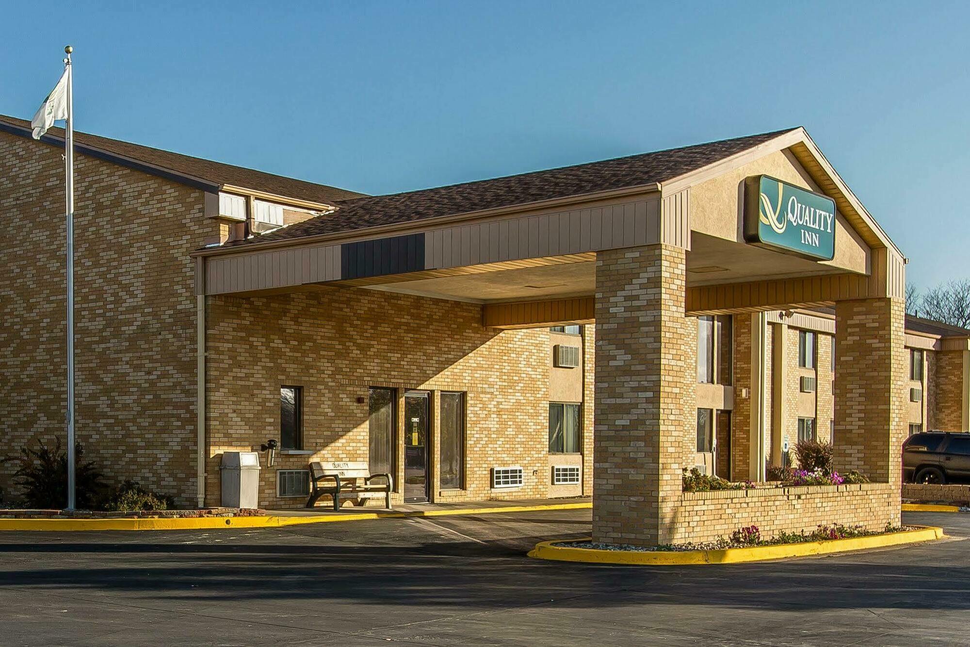 Quality Inn Burlington Near Hwy 34 Екстер'єр фото