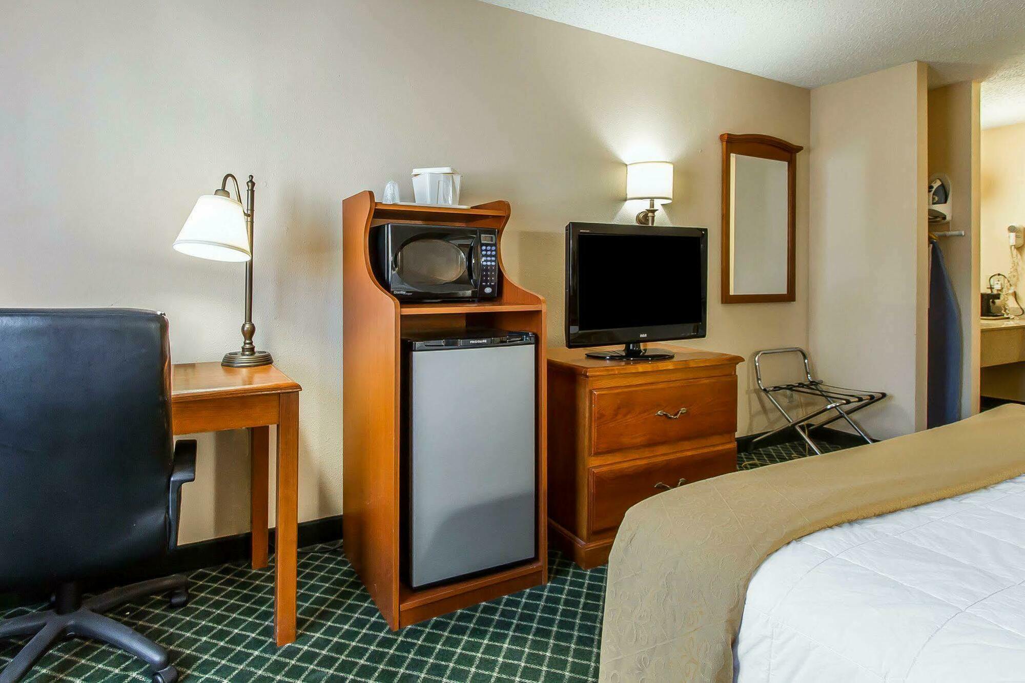 Quality Inn Burlington Near Hwy 34 Екстер'єр фото