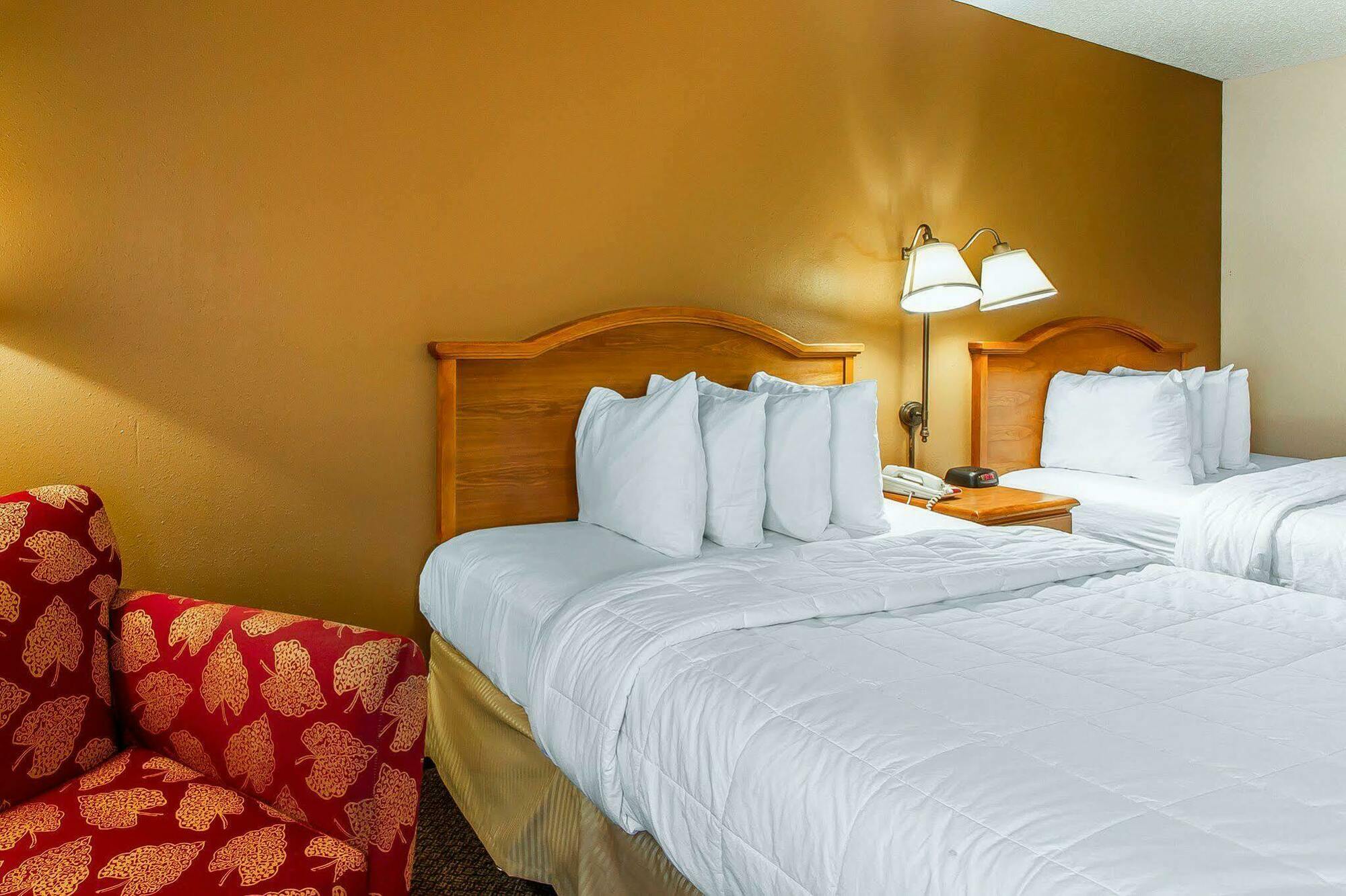 Quality Inn Burlington Near Hwy 34 Екстер'єр фото