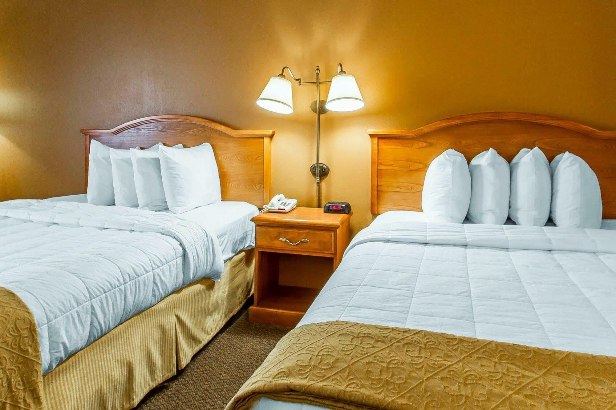 Quality Inn Burlington Near Hwy 34 Екстер'єр фото