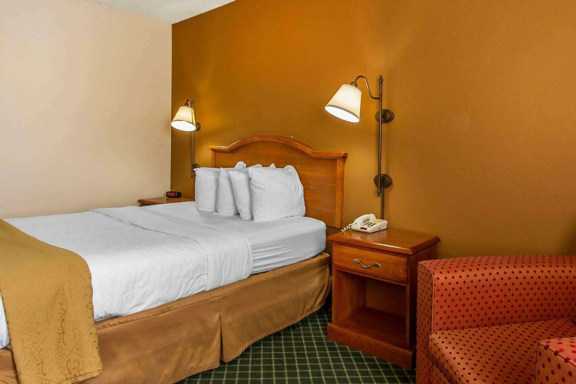 Quality Inn Burlington Near Hwy 34 Екстер'єр фото
