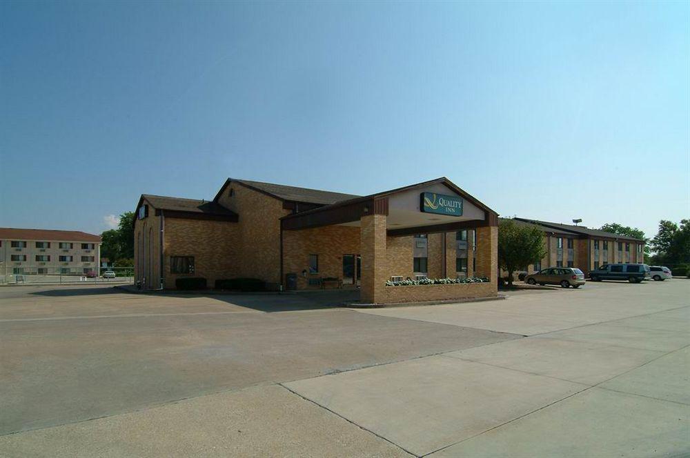 Quality Inn Burlington Near Hwy 34 Екстер'єр фото
