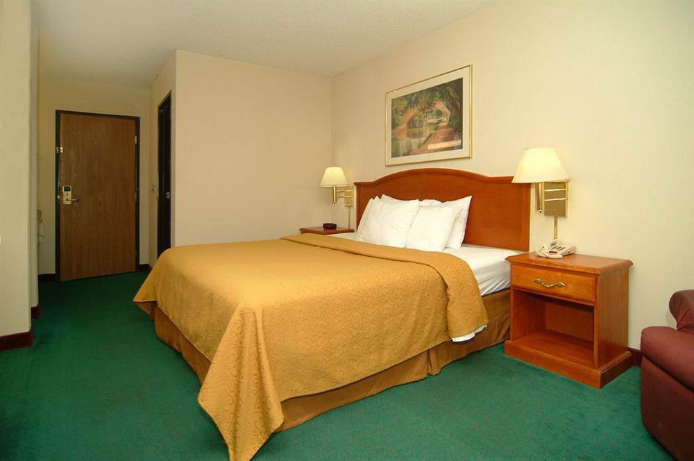 Quality Inn Burlington Near Hwy 34 Екстер'єр фото